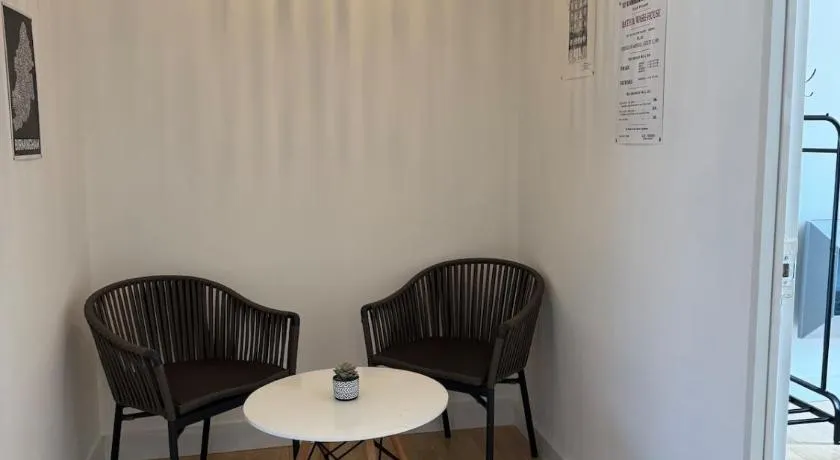 Newly decorated lovely three bedroom flat - Image 1