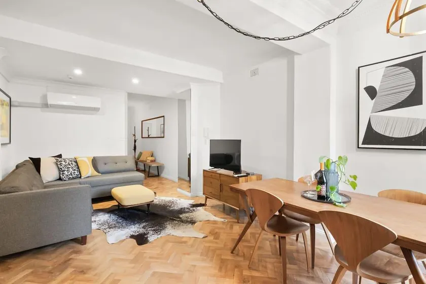 St. James, Art Deco Dream -  2 Bedrooms w/ Aircon - Image 1