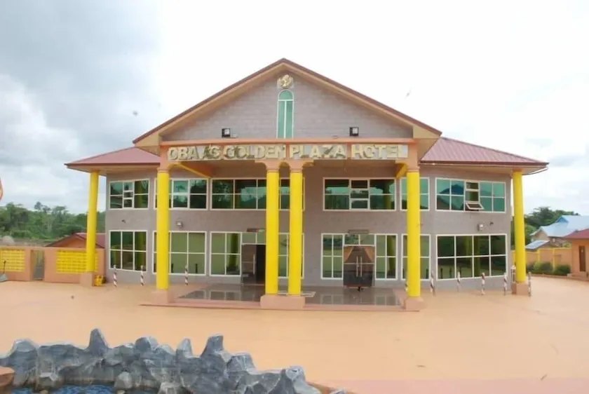 Obaa'S Golden Plaza Hotel - Image 1