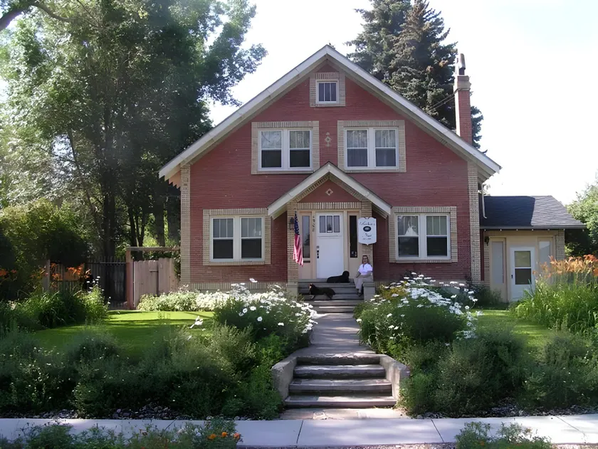 Robins Nest Bed & Breakfast - Image 1