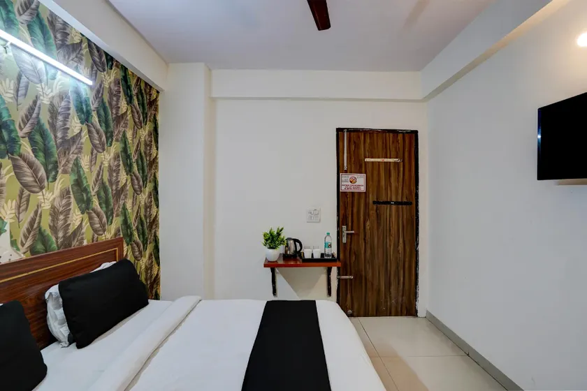 Collection O Umen Hotel Noida City Center Metro Station - Image 1