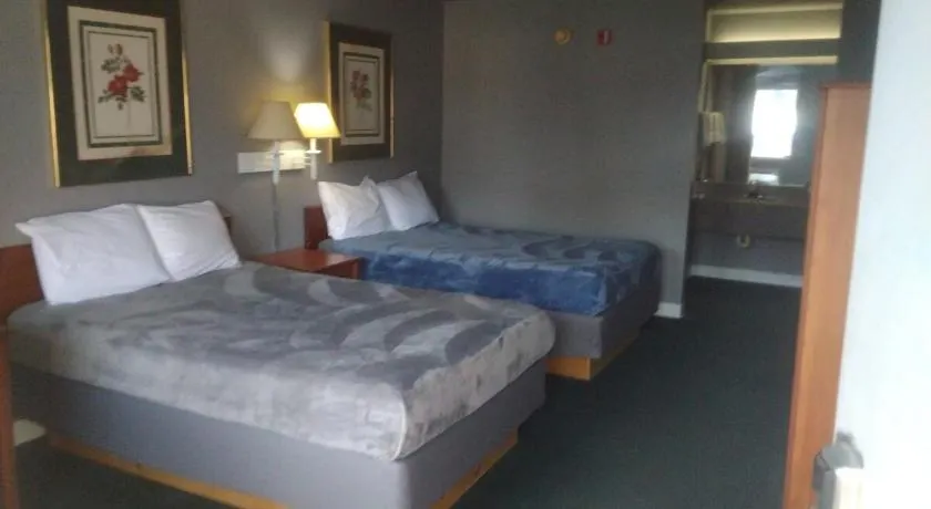 2 Double Beds Hotel Studio 107 - Image 1