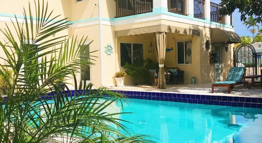 Beach Aqualina Apartments - Image 1