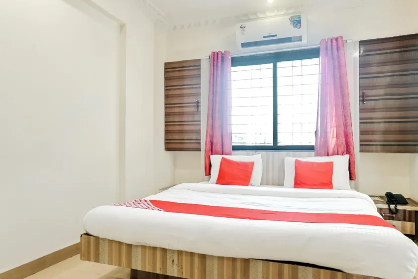 OYO 62342 Hotel Silver Palm - Image 1