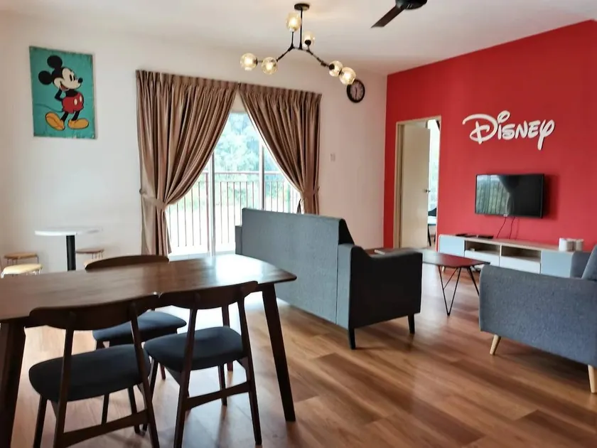 Mickey house 622 Emerald Avenue Cameron "WiFi" - Image 1