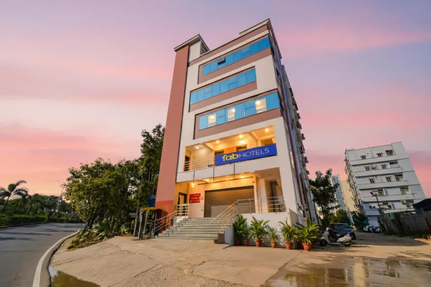 FabHotel SRH Pride - Nr Hitech City Railway Station - Image 1