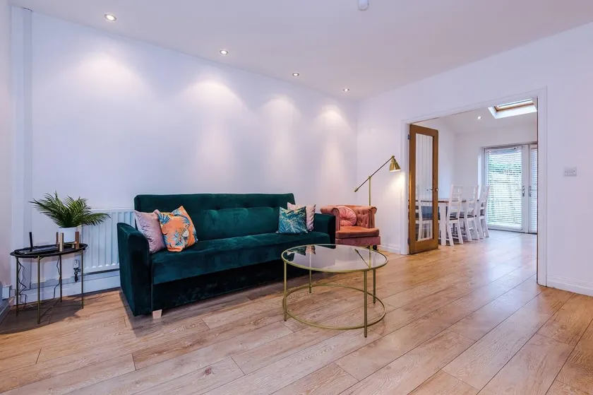 Lovely 3BR Home + Great location + Parking - Image 1