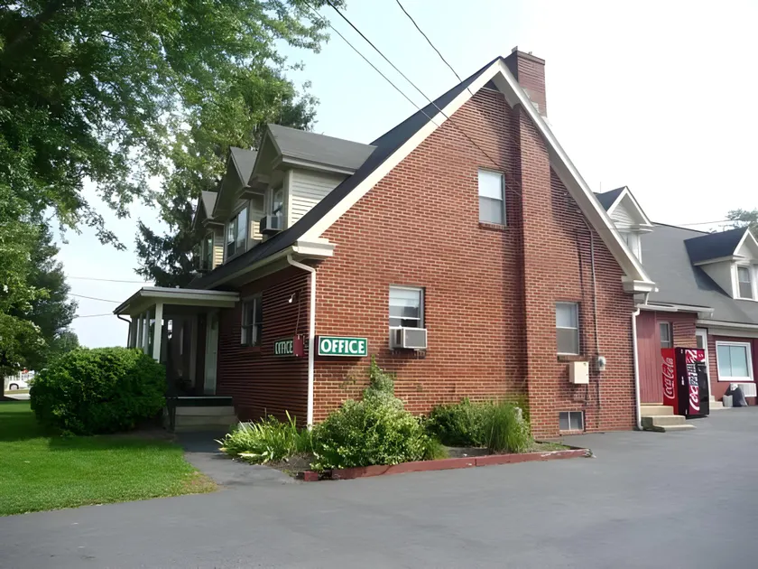 Red Rose Motel - Image 1