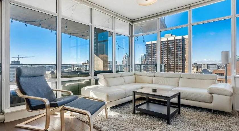 Urban Oasis - 2BR Condo Downtown Large Balcony - Image 1