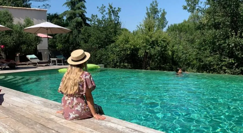 Sous les oliviers - Piscine chauffée - Studios de standing climatisés - Image 1