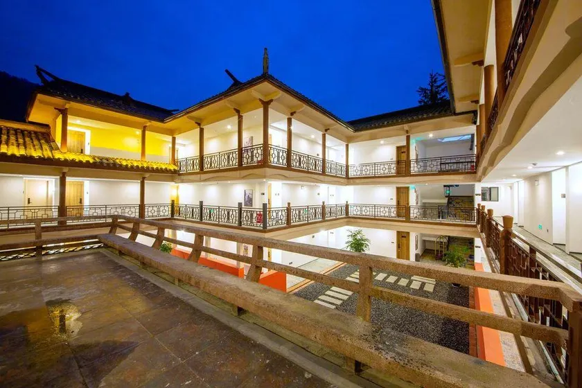 Tianchong Yunhai Resort Hotel (Wulingyuan National Forest Park) - Image 1