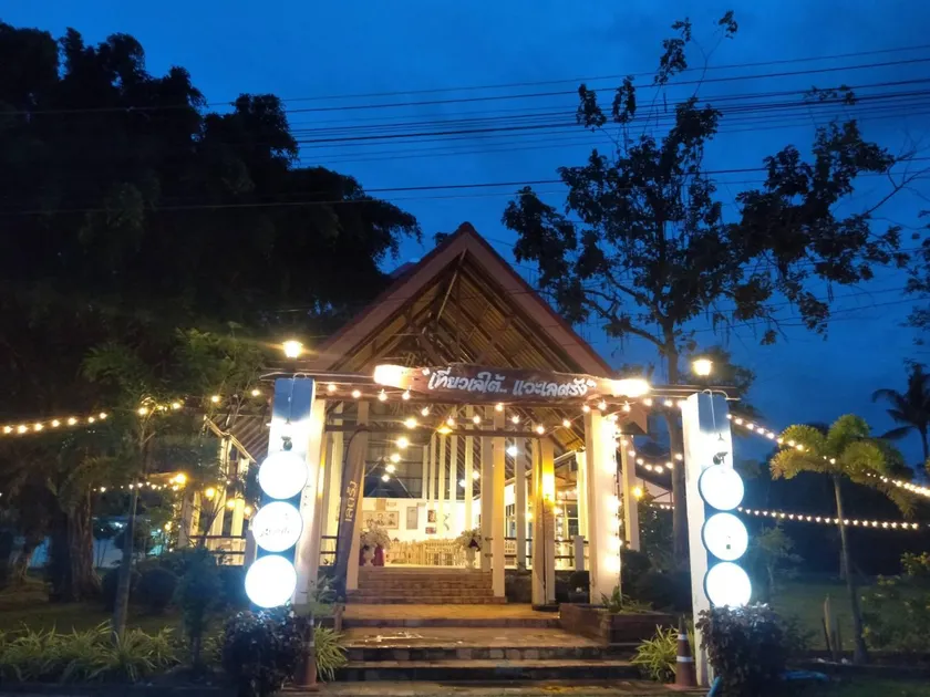 LayTrang Pakmeng Marina Spa and Resort - Image 1