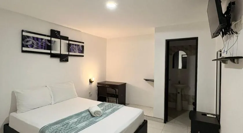 Hotel Plaza Roma - Image 1