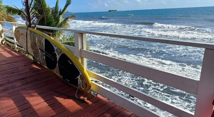 AHONU BEACH STUDIO - Garden and sea - Image 1