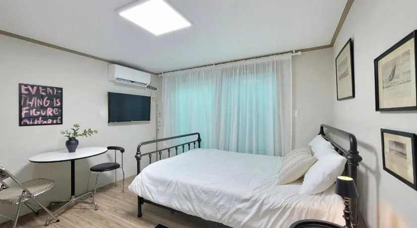 Gongdeok Cozy Stay 101, 5min from Subway - Image 1