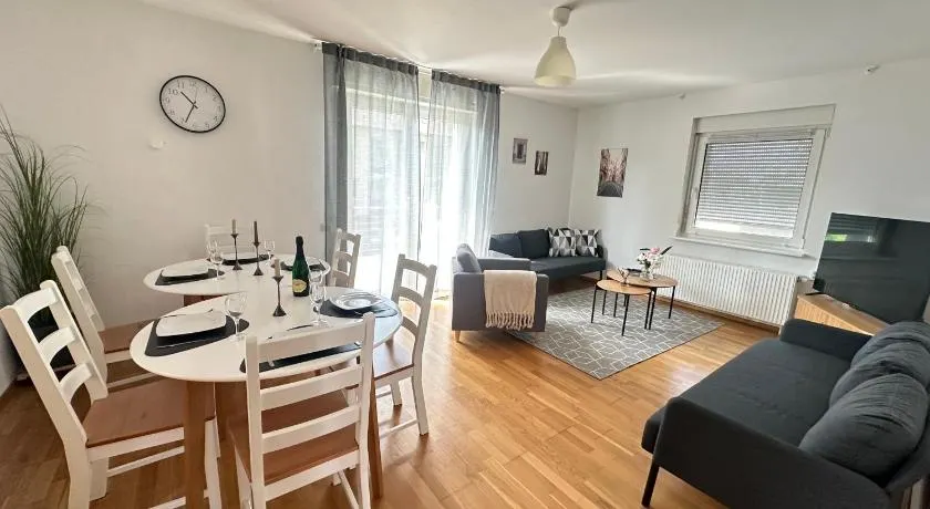 8 Einzelbetten Böblingen I 6 Schlafzimmer I 2 sep Ebenen I 2 Bäder, 2 sep WC I Messe, A81 I Monteure, Teams - Image 1