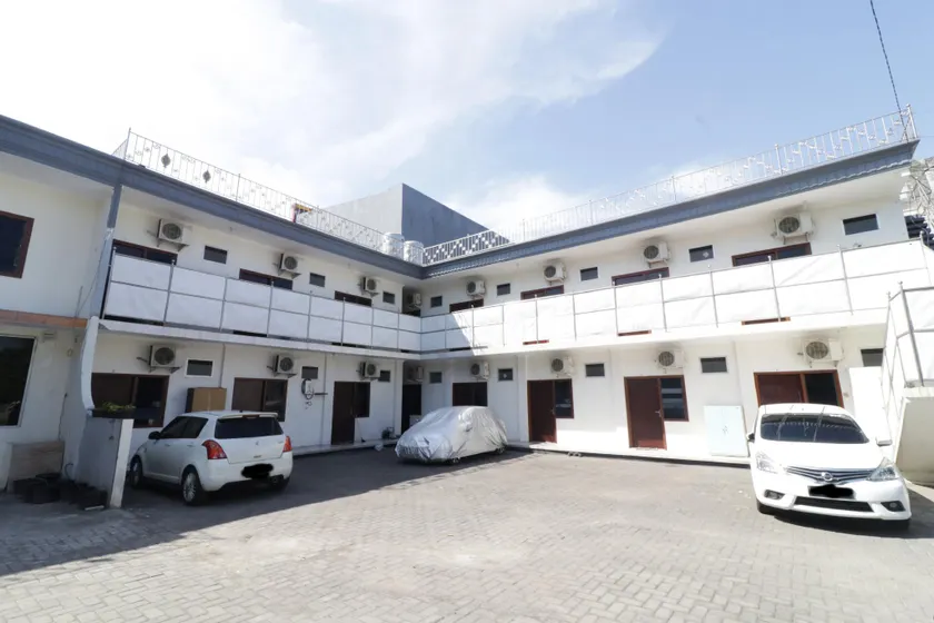 RedDoorz Plus near Cito Mall Surabaya - Image 1