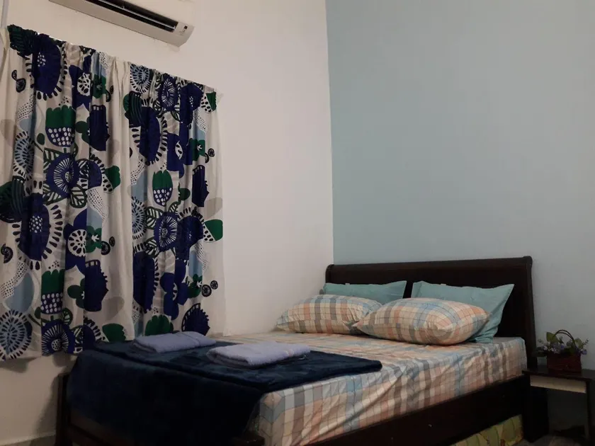 CORNER LOT,LANDED Kajang Semenyih Bee Homestay - Image 1