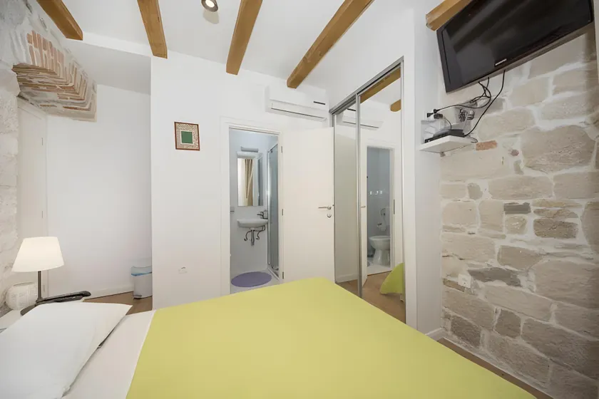 Apartments Stone Elegance ST - Double Room Saskinja - Image 1