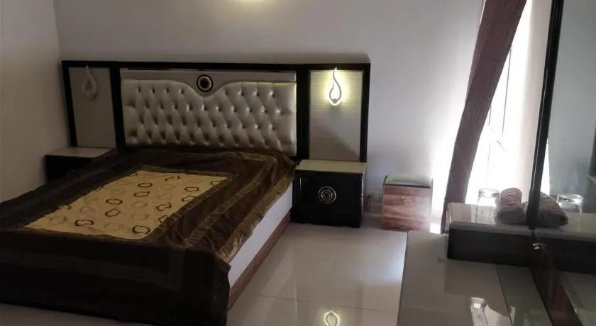 FLAGSHIP AIRPORT GUEST HOUSE - Image 1