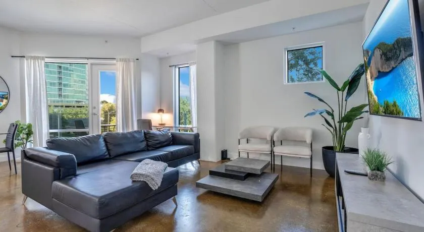 3 bedroom Corner Suite - Image 1