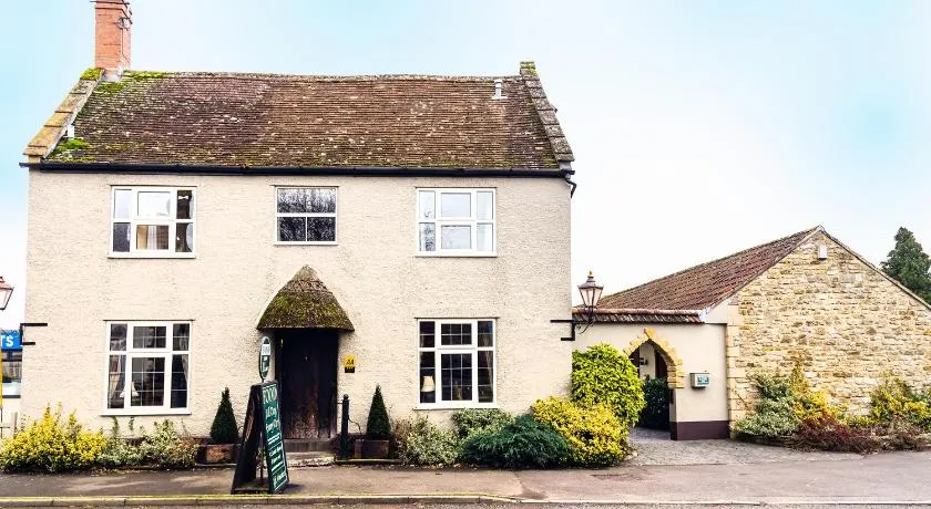 The Half Moon Inn and Country lodge - Image 1