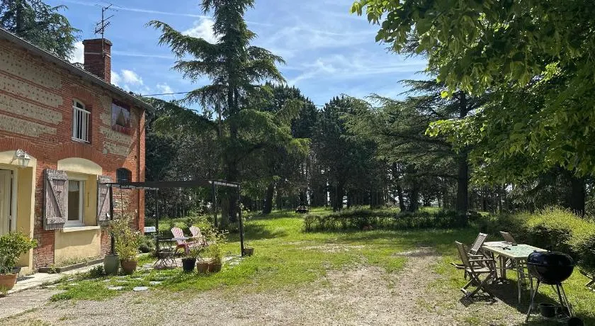 Hébergement TRAVAILLEURS Avec Clim réversible , Wifi satellite , TV 55 pouces Netflix, Prime, Disney, très grand Parking, 80 m2, 4 à 5 personnes - Image 1