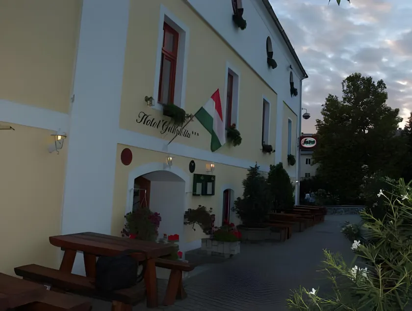 Hotel Gabriella - Image 1