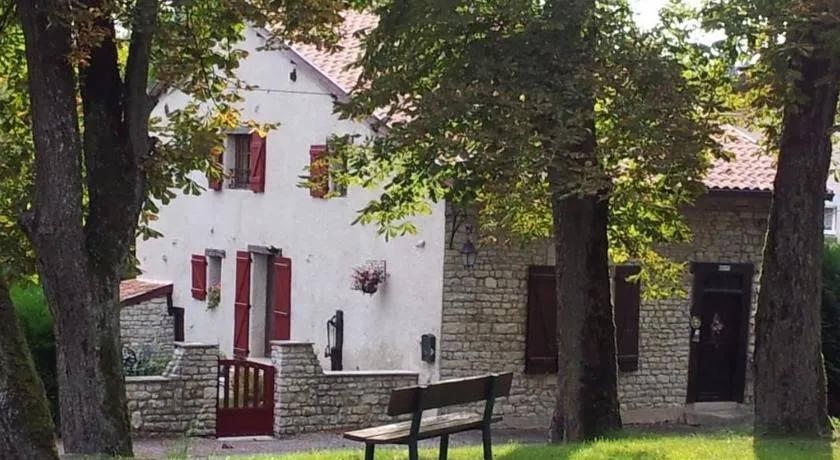 Charmante maison historique avec jardin à Vadelaincourt - Charme, cheminée, et sérénité - Image 1
