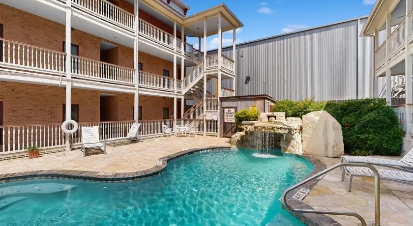 Gruene Envy – a first floor Poolside Condo with Guadalupe River Access - Image 1