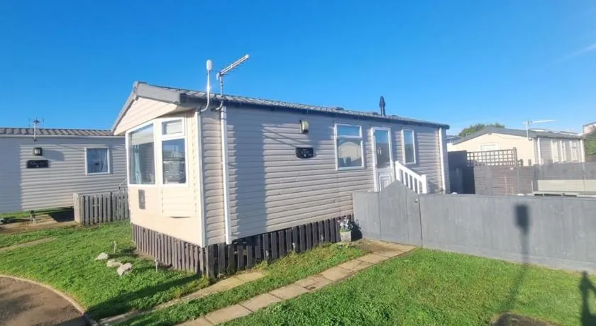 1 minute walk to the beach here! 37 Unity Beach Brightholme Brean sleeps 6 Pet friendly Pets stay free - Image 1