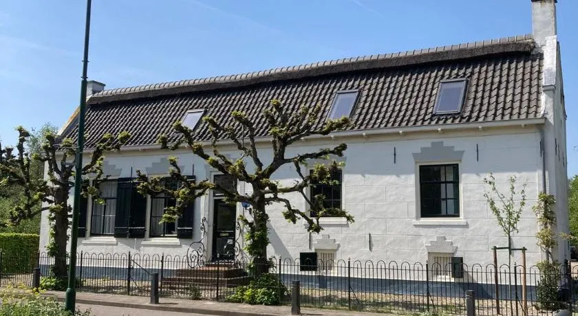 Beautiful renovated Farmhouse - Image 1