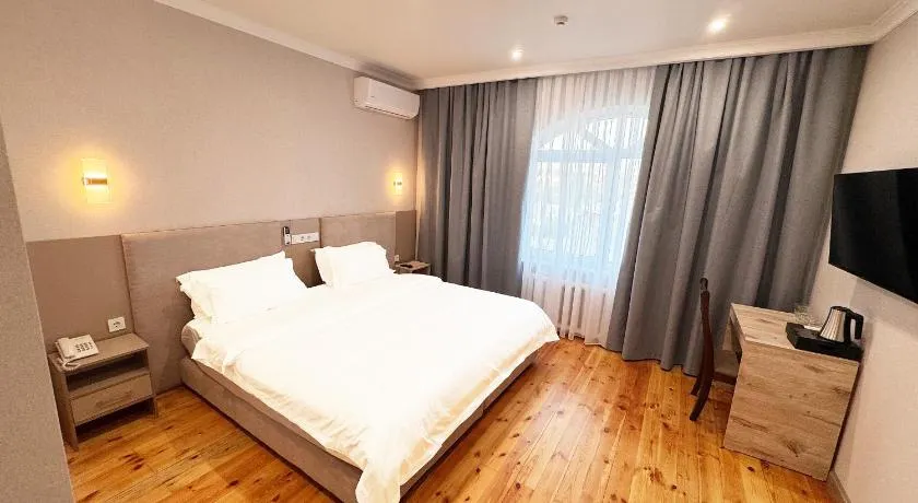 Green Hotel - Image 1