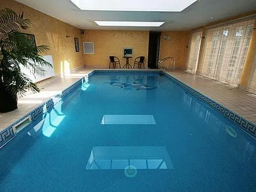 Dunmow Guesthouse - Image 1