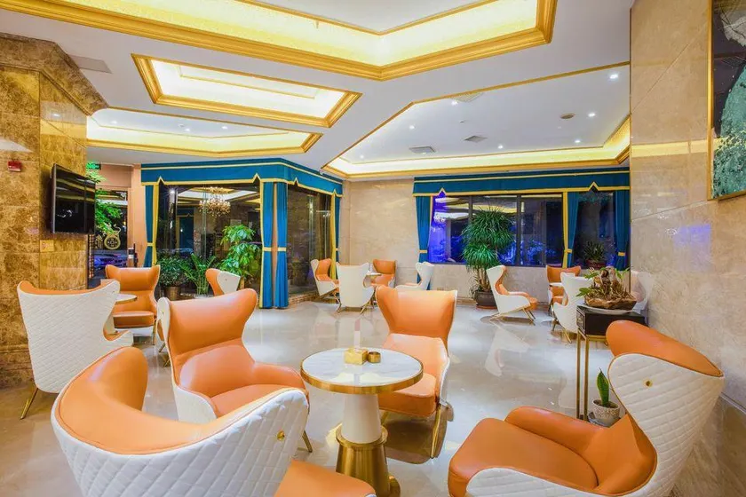 Caifu Holiday Hotel - Image 1