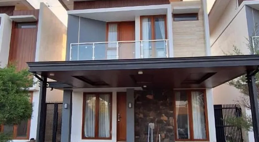 Emerald Villa - Image 1