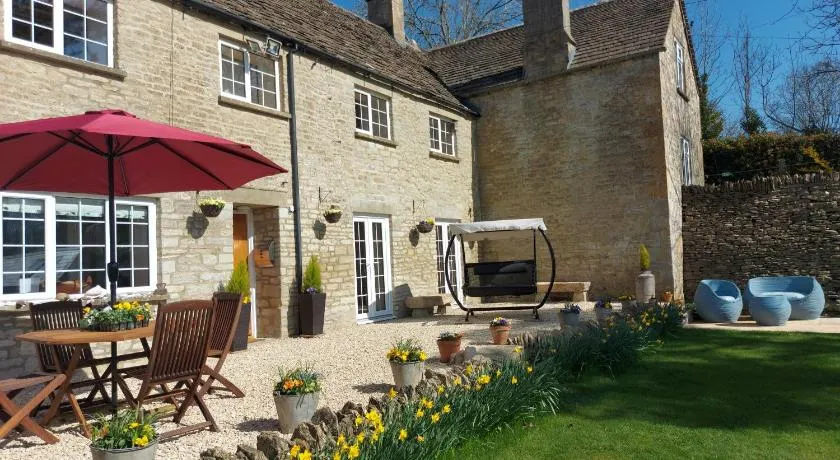 Thames Head Wharf - Historic Cotswold Cottage with Stunning Countryside Views - Image 1