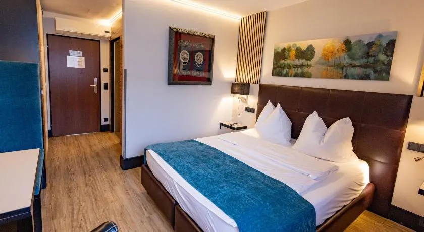 Hotel Seebrunn am Wallersee - Image 1