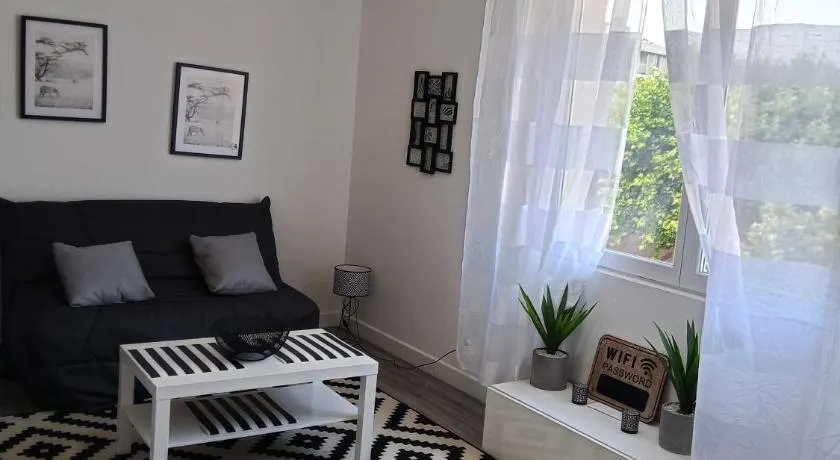 Furnished studio, 5 min Avignon, Pontet center - Image 1