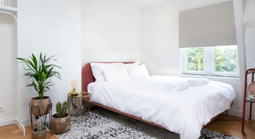 Trendy 2 bedroom accommodation on perfect location - Image 1