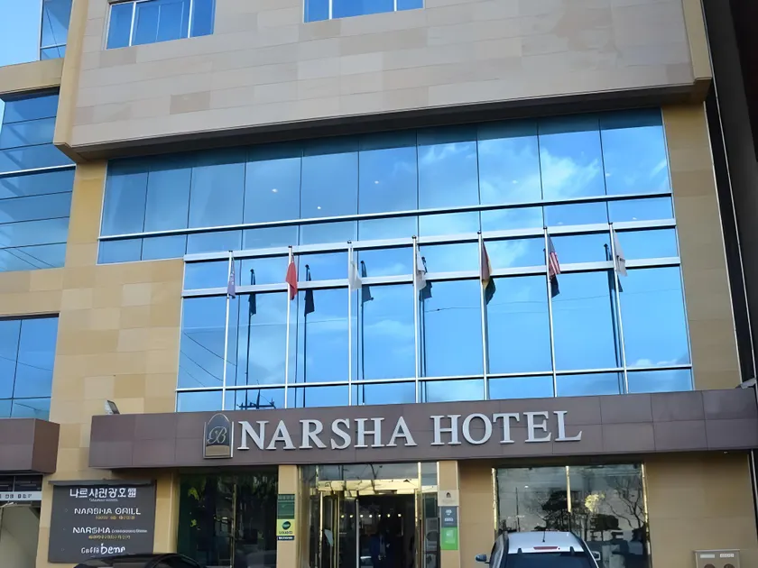 Narsha Tourist Hotel - Image 1