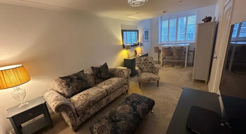 Luxury Moffat Apartment - High End Furnishing - Image 1