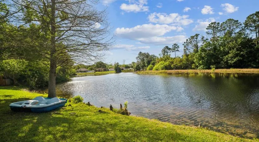 Pondside Perch - Your Waterfront Retreat home - Image 1