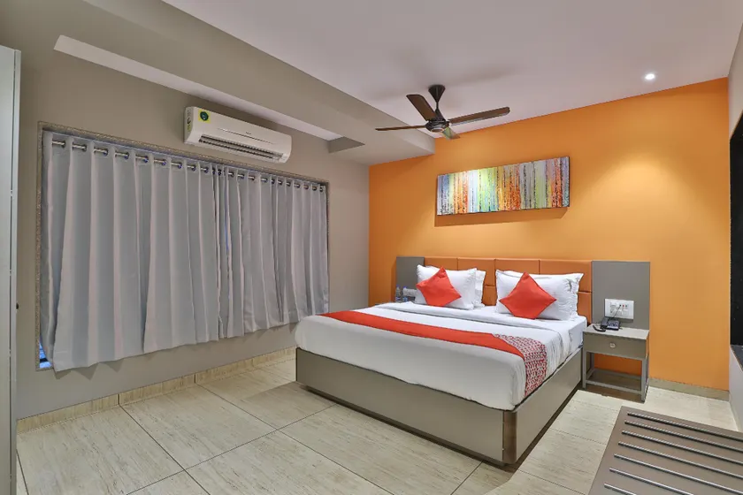 OYO 62851 Hotel Royal Star - Image 1