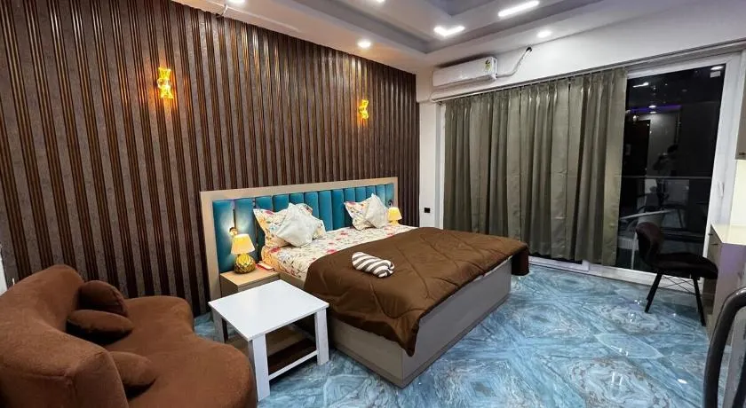 Cosmo Stays Premium Studio Gaur City Center - Image 1