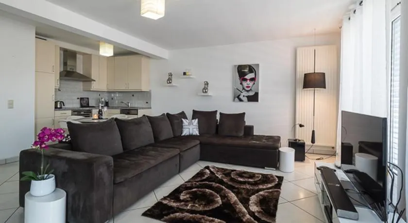 LUXURY PENTHOUSE APARTMENT WITH 3 Balconies -2 BEDROOMS -PETRUS VIEW - Image 1