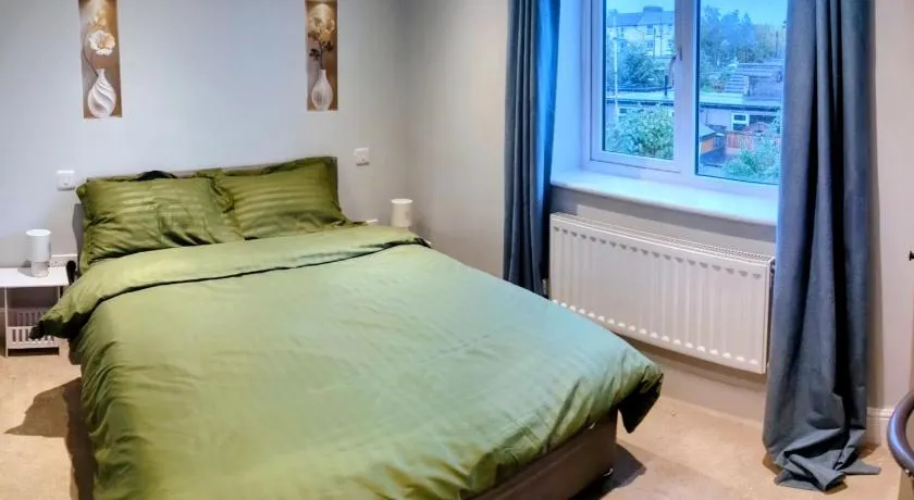 Room in Swanscombe, Kent - Image 1