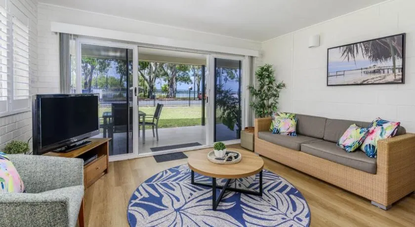 Ground Floor Air Conditioned, Fabulous Waterviews Overlooking Pumicestone Passage - Image 1