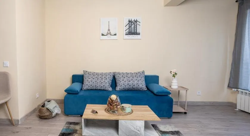 Free Private Parking Central & Quiet 2BR - Image 1