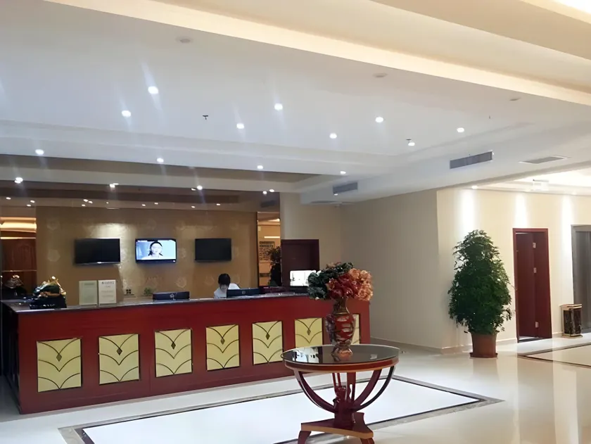 Green Tree Inn Hebeisheng Bazhoushi Railway Station Yingbin Xidao Shangwu - Image 1